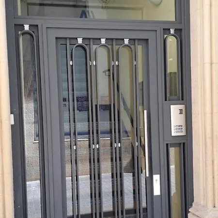 Sants Apartmán *